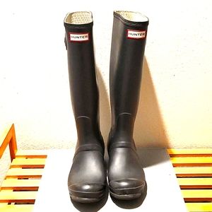Authentic Hunter boots Tall black size 7 womens